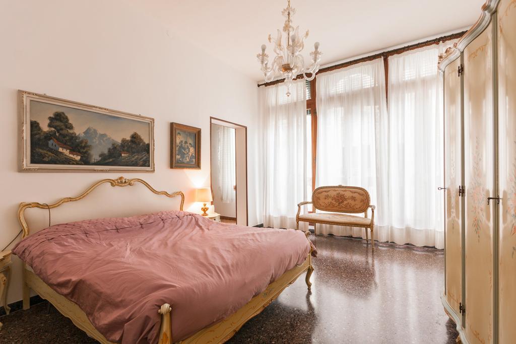 Appartamento Dei Frari Венеція Номер фото